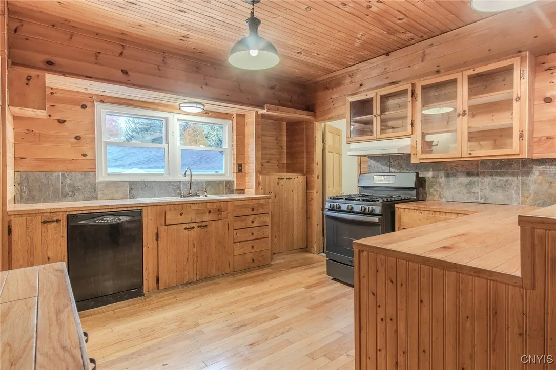 662 Burchard Street, Watertown City, New York 1360, Watertown City, New York 13601, 3 Bedrooms Bedrooms, 8 Rooms Rooms,2 BathroomsBathrooms,Residential,For Sale,662 Burchard Street, Watertown City, New York 1360,0,S1647557