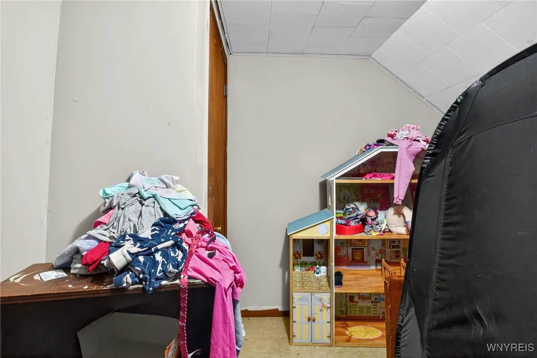 27 Preston Hill Street, Camden, New York 13316, Camden, New York 13316, 5 Bedrooms Bedrooms, 7 Rooms Rooms,1 BathroomBathrooms,Residential,For Sale,27 Preston Hill Street, Camden, New York 13316,0,B1648011