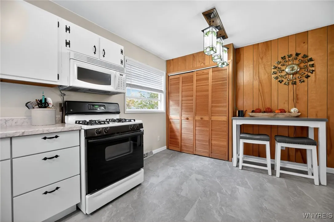 403 Brody Drive, Utica, New York 13502, Utica, New York 13502, 3 Bedrooms Bedrooms, 5 Rooms Rooms,1 BathroomBathrooms,Residential,For Sale,403 Brody Drive, Utica, New York 13502,0,B1647995