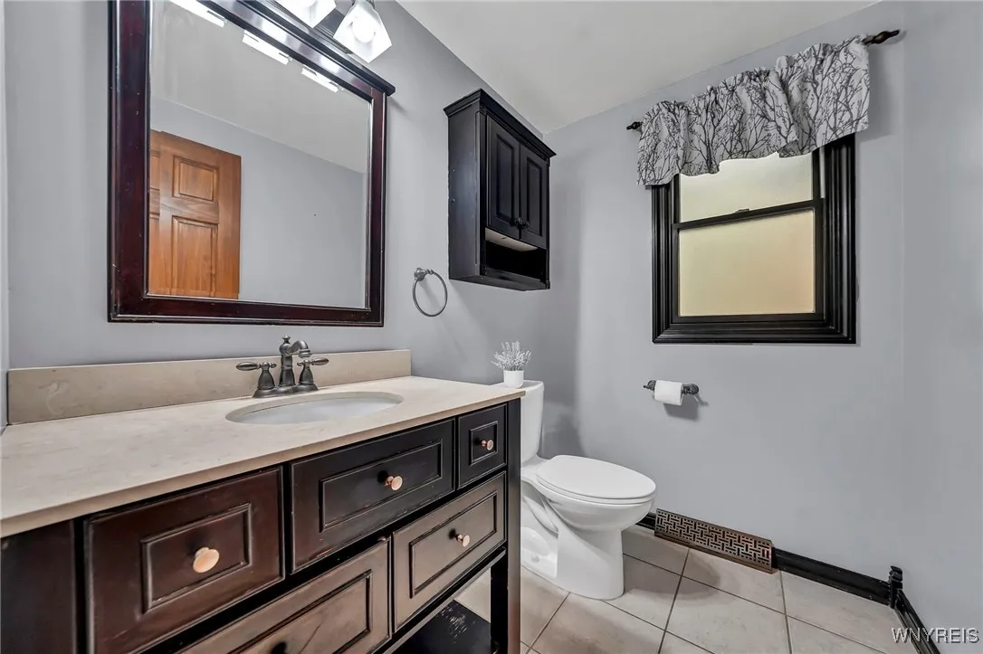 23 Timothy Drive, Orchard Park, New York 14127, Orchard Park, New York 14127, 4 Bedrooms Bedrooms, 10 Rooms Rooms,2 BathroomsBathrooms,Residential,For Sale,23 Timothy Drive, Orchard Park, New York 14127,0,B1648253