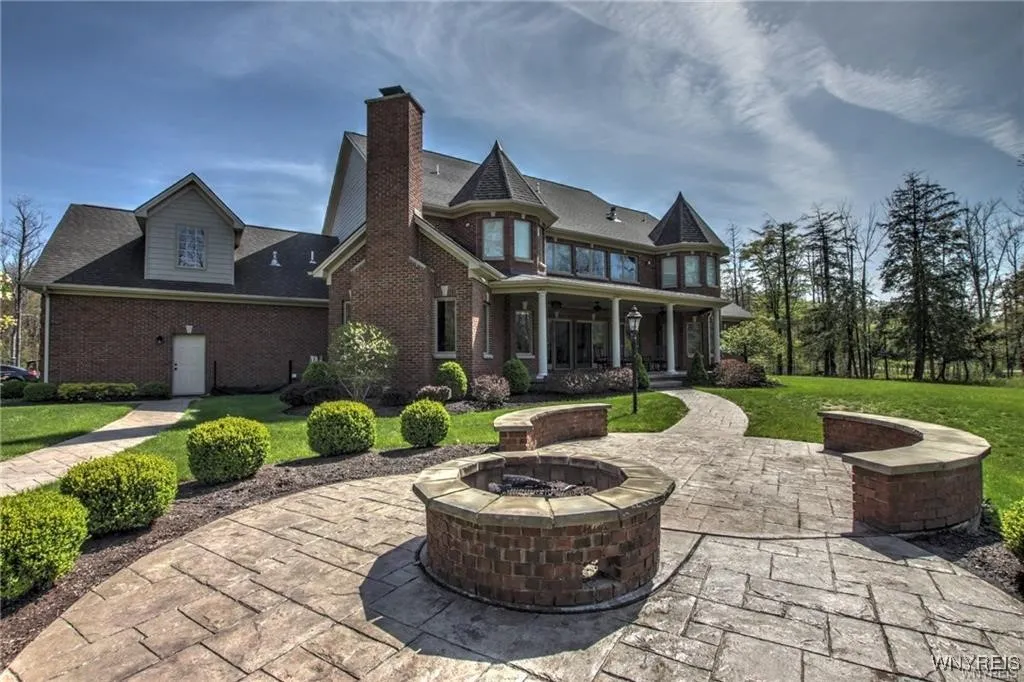 698 Windover Lane, Evans, New York 14047, Evans, New York 14047, 5 Bedrooms Bedrooms, 13 Rooms Rooms,6 BathroomsBathrooms,Residential,For Sale,698 Windover Lane, Evans, New York 14047,0,B1648148