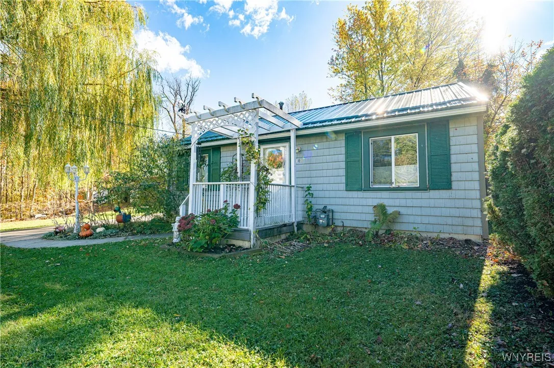 145 Arthur Avenue, Evans, New York 14006, Evans, New York 14006, 1 Bedroom Bedrooms, 6 Rooms Rooms,1 BathroomBathrooms,Residential,For Sale,145 Arthur Avenue, Evans, New York 14006,0,B1646562