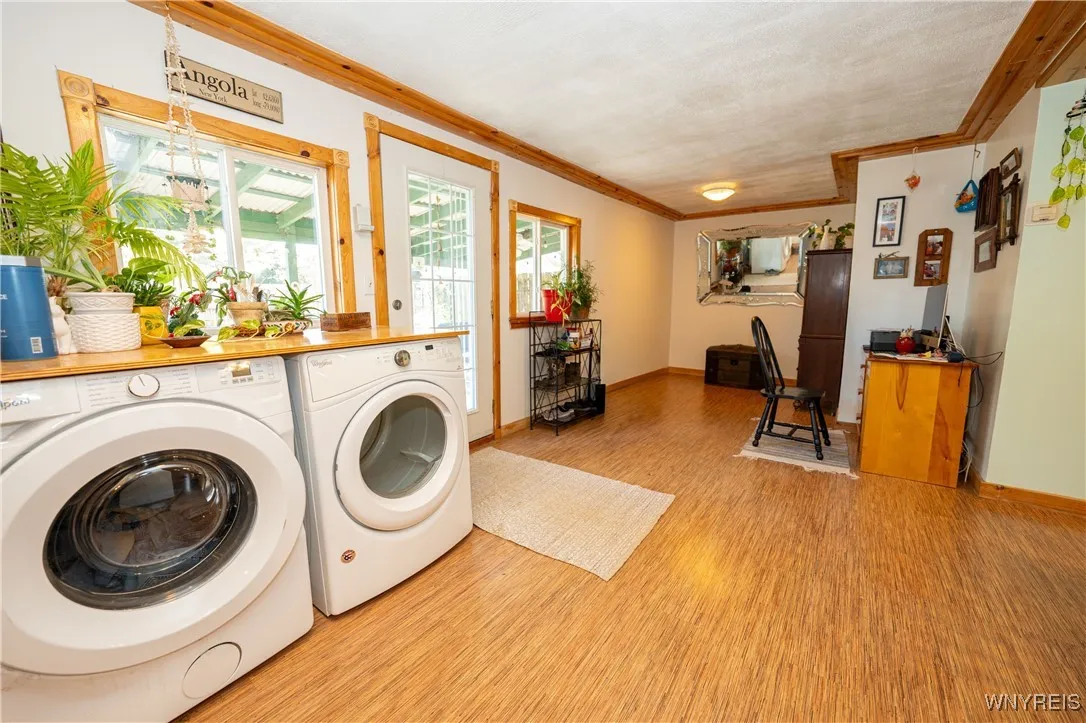 Bonus space (previously 2nd bdrm) & laundry area