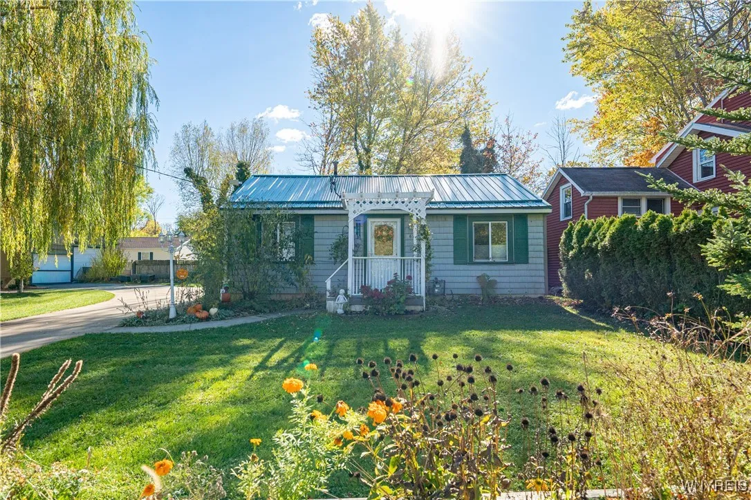 145 Arthur Avenue, Evans, New York 14006, Evans, New York 14006, 1 Bedroom Bedrooms, 6 Rooms Rooms,1 BathroomBathrooms,Residential,For Sale,145 Arthur Avenue, Evans, New York 14006,0,B1646562