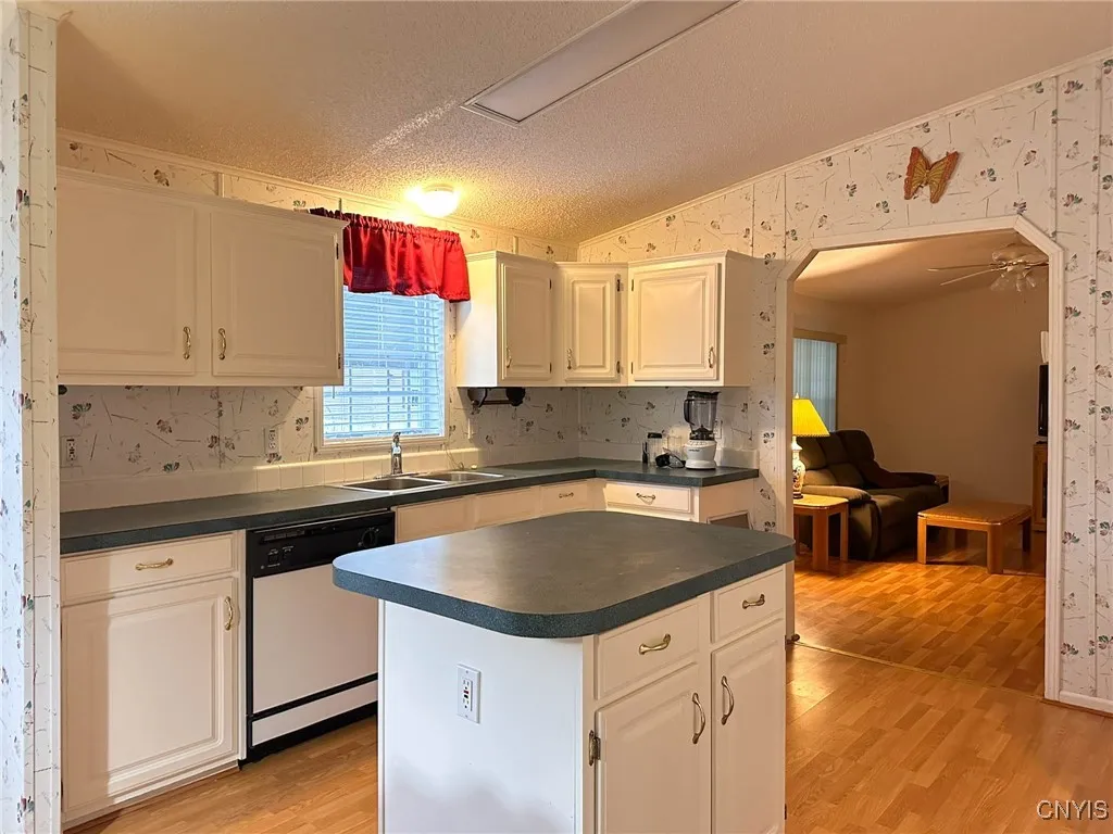 2 Tree Stump Drive, New Hartford, New York 13321, New Hartford, New York 13321, 3 Bedrooms Bedrooms, 6 Rooms Rooms,2 BathroomsBathrooms,Residential,For Sale,2 Tree Stump Drive, New Hartford, New York 13321,0,S1648298