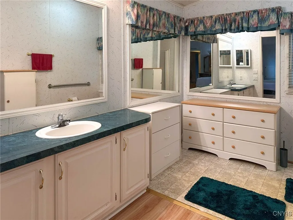 2 Tree Stump Drive, New Hartford, New York 13321, New Hartford, New York 13321, 3 Bedrooms Bedrooms, 6 Rooms Rooms,2 BathroomsBathrooms,Residential,For Sale,2 Tree Stump Drive, New Hartford, New York 13321,0,S1648298