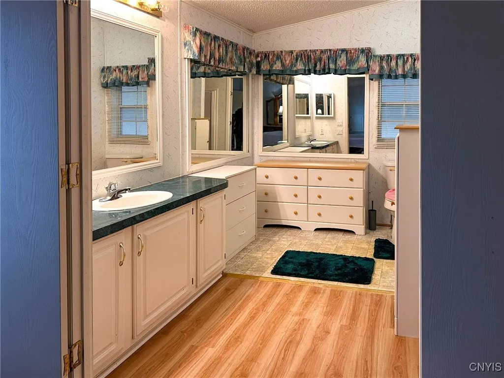 2 Tree Stump Drive, New Hartford, New York 13321, New Hartford, New York 13321, 3 Bedrooms Bedrooms, 6 Rooms Rooms,2 BathroomsBathrooms,Residential,For Sale,2 Tree Stump Drive, New Hartford, New York 13321,0,S1648298