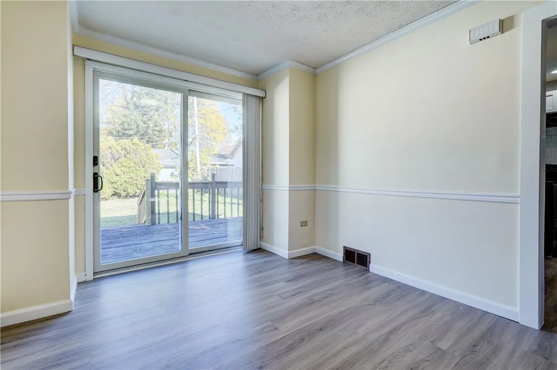 304 Zuber Road, Irondequoit, New York 14622, Irondequoit, New York 14622, 2 Bedrooms Bedrooms, 7 Rooms Rooms,1 BathroomBathrooms,Residential Lease,For Rent,304 Zuber Road, Irondequoit, New York 14622,0,R1648328