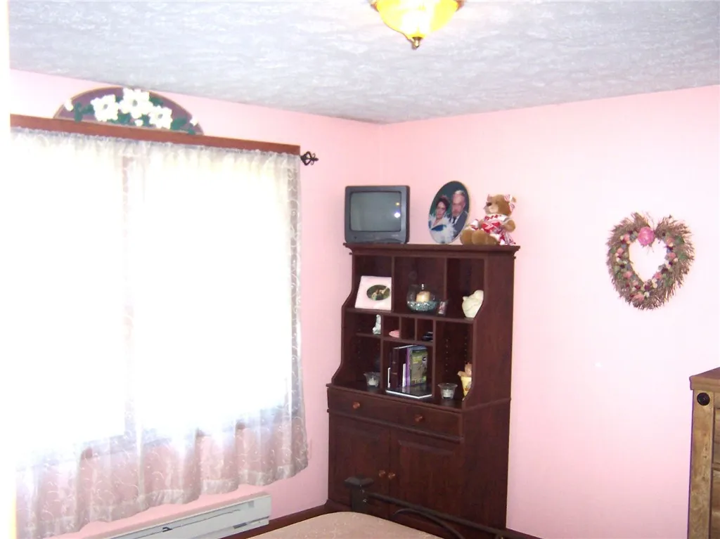 4024 Hulberton Road, Murray, New York 14470, Murray, New York 14470, 3 Bedrooms Bedrooms, 5 Rooms Rooms,1 BathroomBathrooms,Residential,For Sale,4024 Hulberton Road, Murray, New York 14470,0,R1648317