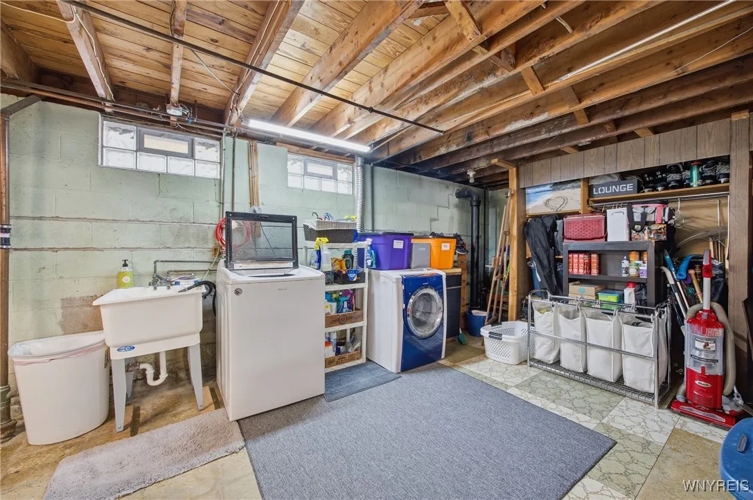 130 Leonore Road, Amherst, New York 14226, Amherst, New York 14226, 3 Bedrooms Bedrooms, 7 Rooms Rooms,2 BathroomsBathrooms,Residential,For Sale,130 Leonore Road, Amherst, New York 14226,0,B1648339