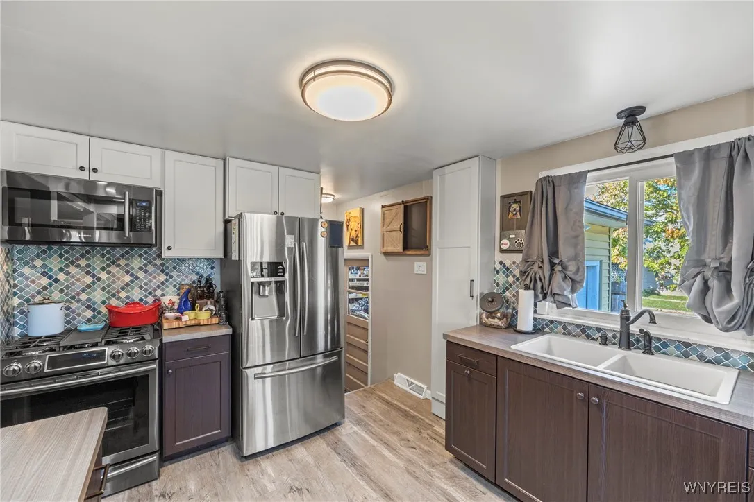 130 Leonore Road, Amherst, New York 14226, Amherst, New York 14226, 3 Bedrooms Bedrooms, 7 Rooms Rooms,2 BathroomsBathrooms,Residential,For Sale,130 Leonore Road, Amherst, New York 14226,0,B1648339