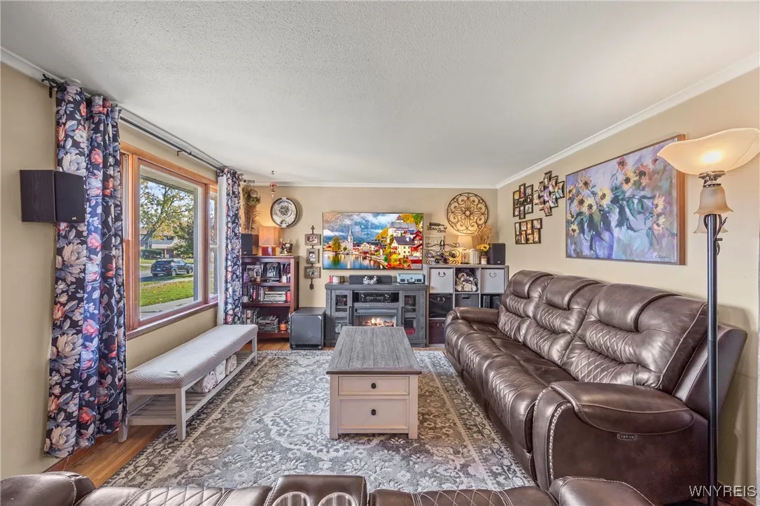 130 Leonore Road, Amherst, New York 14226, Amherst, New York 14226, 3 Bedrooms Bedrooms, 7 Rooms Rooms,2 BathroomsBathrooms,Residential,For Sale,130 Leonore Road, Amherst, New York 14226,0,B1648339