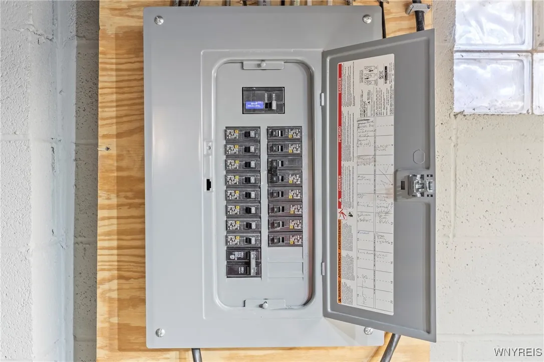 130 Leonore Road, Amherst, New York 14226, Amherst, New York 14226, 3 Bedrooms Bedrooms, 7 Rooms Rooms,2 BathroomsBathrooms,Residential,For Sale,130 Leonore Road, Amherst, New York 14226,0,B1648339