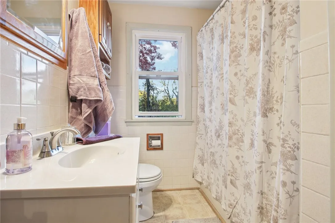 166 Shore Acres Drive, Greece, New York 14612, Greece, New York 14612, 4 Bedrooms Bedrooms, 7 Rooms Rooms,1 BathroomBathrooms,Residential,For Sale,166 Shore Acres Drive, Greece, New York 14612,0,R1647776