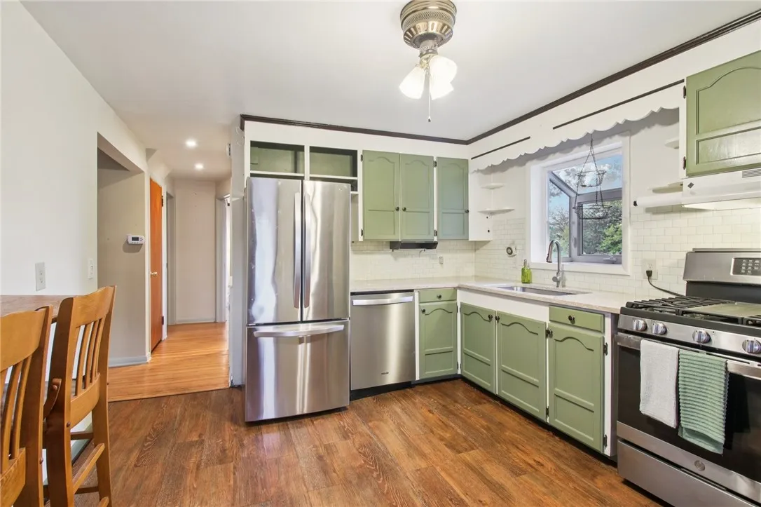 166 Shore Acres Drive, Greece, New York 14612, Greece, New York 14612, 4 Bedrooms Bedrooms, 7 Rooms Rooms,1 BathroomBathrooms,Residential,For Sale,166 Shore Acres Drive, Greece, New York 14612,0,R1647776