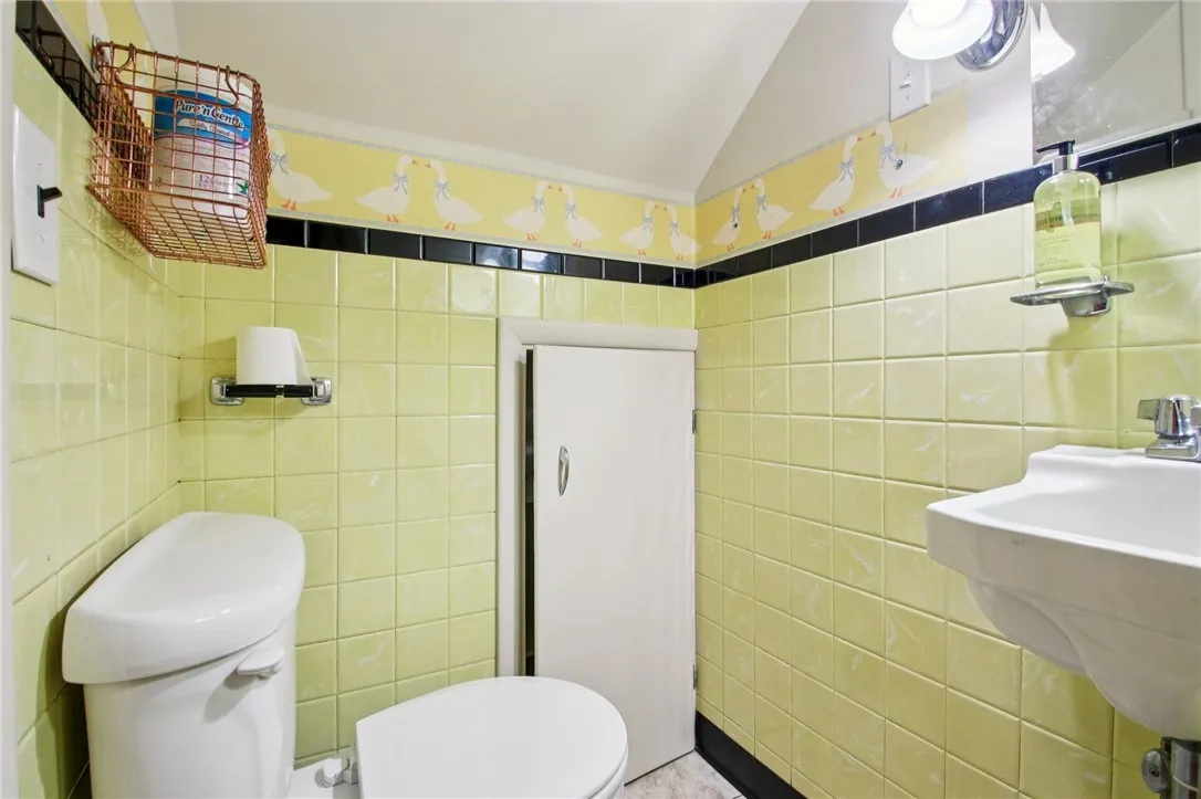 166 Shore Acres Drive, Greece, New York 14612, Greece, New York 14612, 4 Bedrooms Bedrooms, 7 Rooms Rooms,1 BathroomBathrooms,Residential,For Sale,166 Shore Acres Drive, Greece, New York 14612,0,R1647776