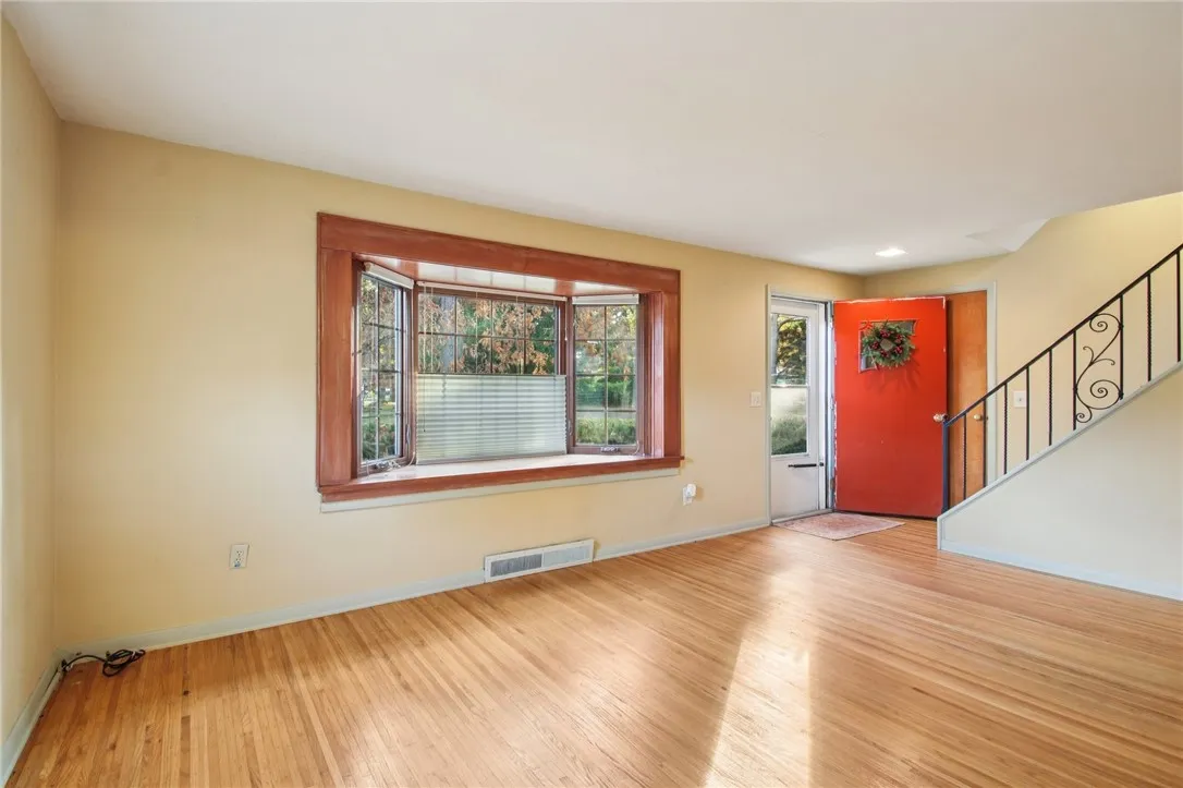 166 Shore Acres Drive, Greece, New York 14612, Greece, New York 14612, 4 Bedrooms Bedrooms, 7 Rooms Rooms,1 BathroomBathrooms,Residential,For Sale,166 Shore Acres Drive, Greece, New York 14612,0,R1647776