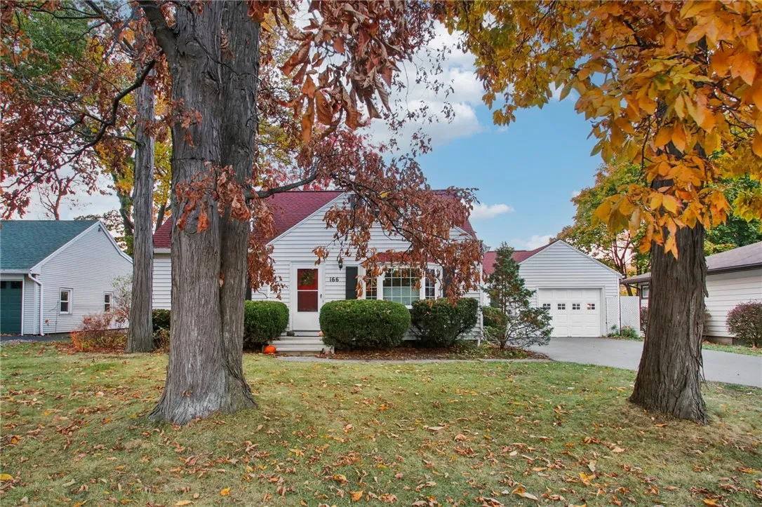 166 Shore Acres Drive, Greece, New York 14612, Greece, New York 14612, 4 Bedrooms Bedrooms, 7 Rooms Rooms,1 BathroomBathrooms,Residential,For Sale,166 Shore Acres Drive, Greece, New York 14612,0,R1647776