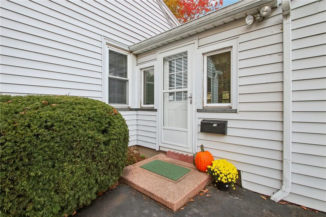 166 Shore Acres Drive, Greece, New York 14612, Greece, New York 14612, 4 Bedrooms Bedrooms, 7 Rooms Rooms,1 BathroomBathrooms,Residential,For Sale,166 Shore Acres Drive, Greece, New York 14612,0,R1647776