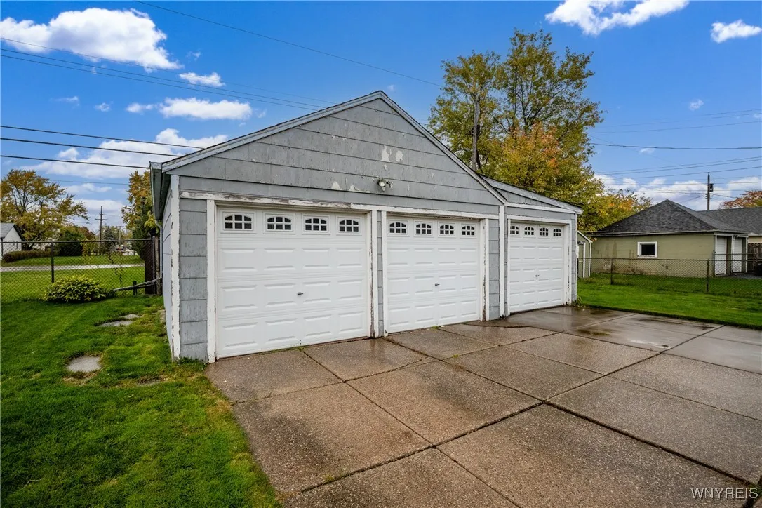 175 Mayville Avenue, Tonawanda, New York 14217, Tonawanda, New York 14217, 4 Bedrooms Bedrooms, ,2 BathroomsBathrooms,Residential,For Sale,175 Mayville Avenue, Tonawanda, New York 14217,0,B1647828