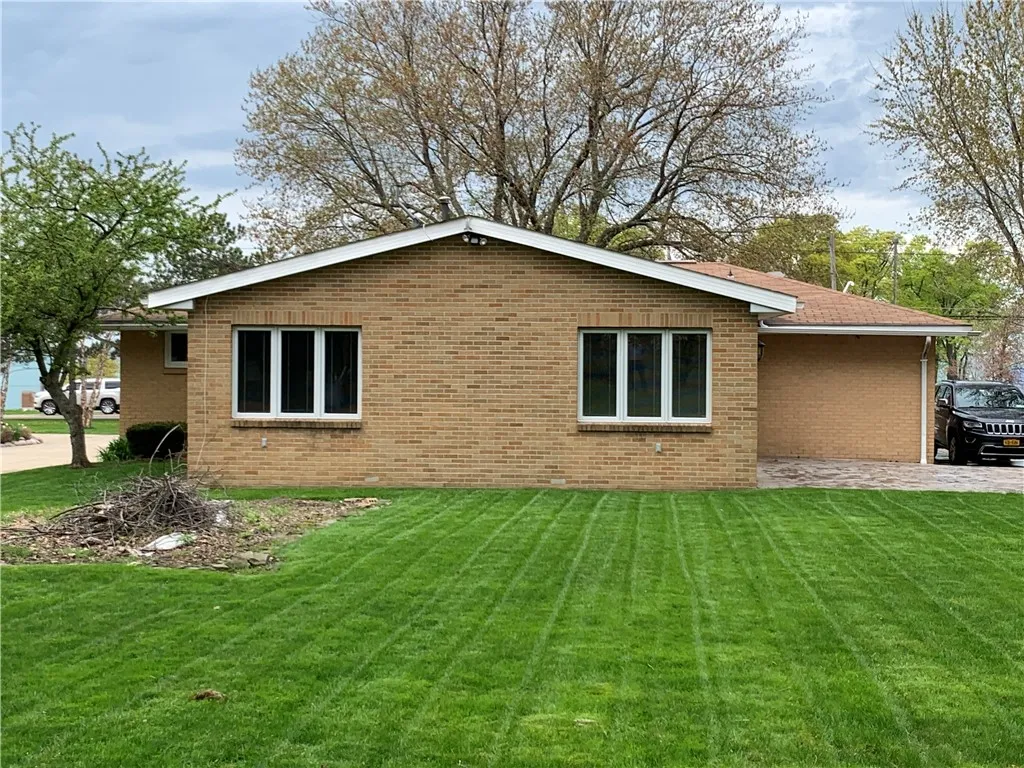 4431 Lake Shore Road, Hamburg, New York 14075, Hamburg, New York 14075, 3 Bedrooms Bedrooms, 6 Rooms Rooms,1 BathroomBathrooms,Residential,For Sale,4431 Lake Shore Road, Hamburg, New York 14075,0,R1648341