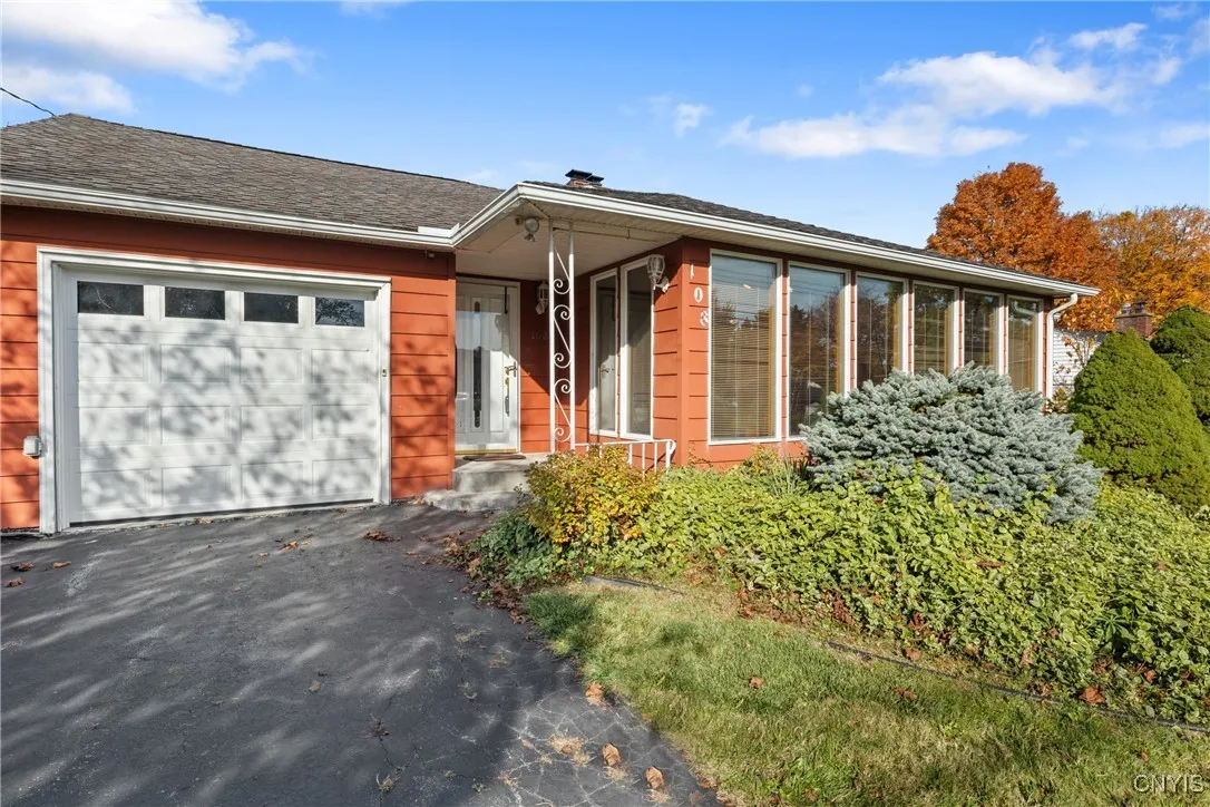 108 West Genesee Road, Camillus, New York 13031, Camillus, New York 13031, 2 Bedrooms Bedrooms, 8 Rooms Rooms,2 BathroomsBathrooms,Residential,For Sale,108 West Genesee Road, Camillus, New York 13031,0,S1648173