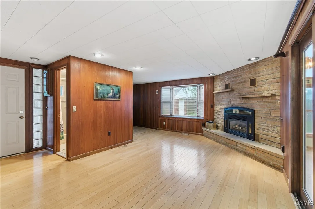 108 West Genesee Road, Camillus, New York 13031, Camillus, New York 13031, 2 Bedrooms Bedrooms, 8 Rooms Rooms,2 BathroomsBathrooms,Residential,For Sale,108 West Genesee Road, Camillus, New York 13031,0,S1648173