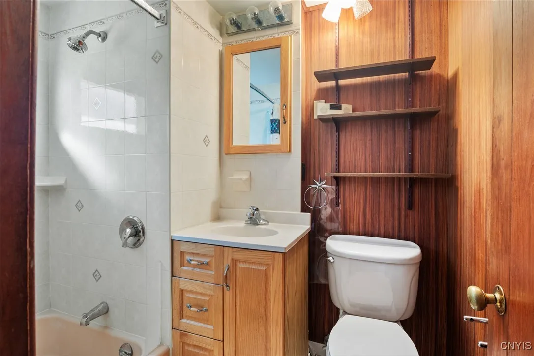 108 West Genesee Road, Camillus, New York 13031, Camillus, New York 13031, 2 Bedrooms Bedrooms, 8 Rooms Rooms,2 BathroomsBathrooms,Residential,For Sale,108 West Genesee Road, Camillus, New York 13031,0,S1648173