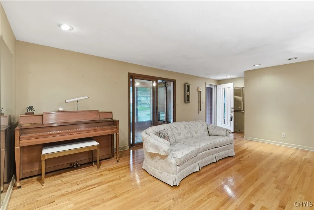 108 West Genesee Road, Camillus, New York 13031, Camillus, New York 13031, 2 Bedrooms Bedrooms, 8 Rooms Rooms,2 BathroomsBathrooms,Residential,For Sale,108 West Genesee Road, Camillus, New York 13031,0,S1648173