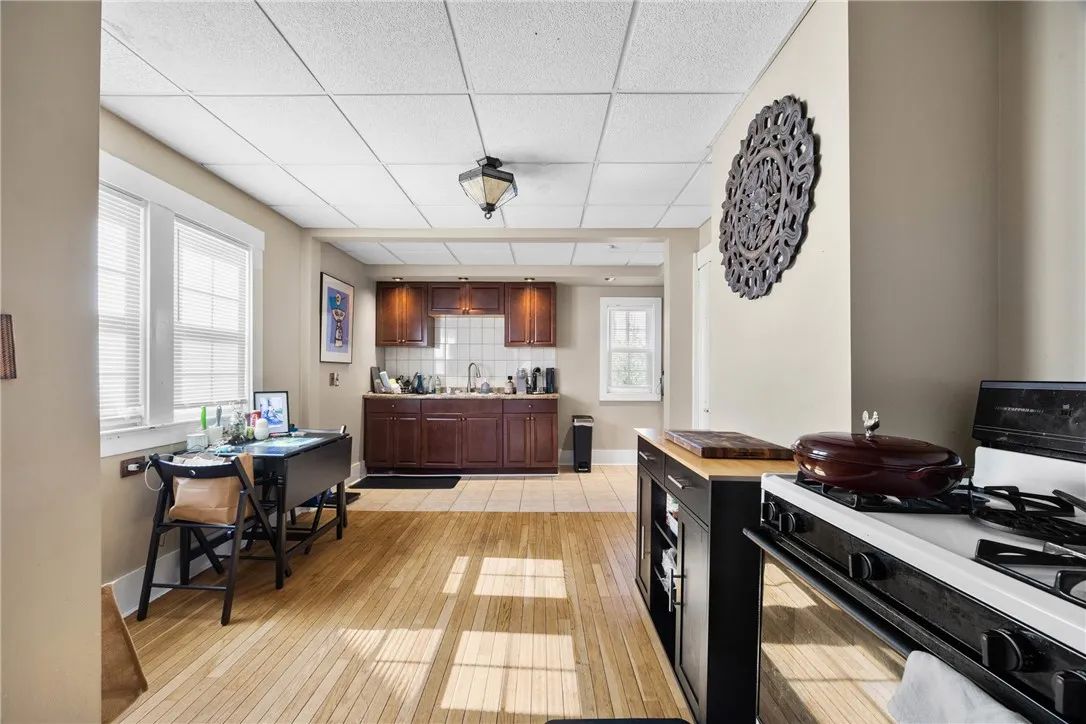 865 Merchants Road, Rochester, New York 14609, Rochester, New York 14609, 3 Bedrooms Bedrooms, 6 Rooms Rooms,1 BathroomBathrooms,Residential,For Sale,865 Merchants Road, Rochester, New York 14609,0,R1642727