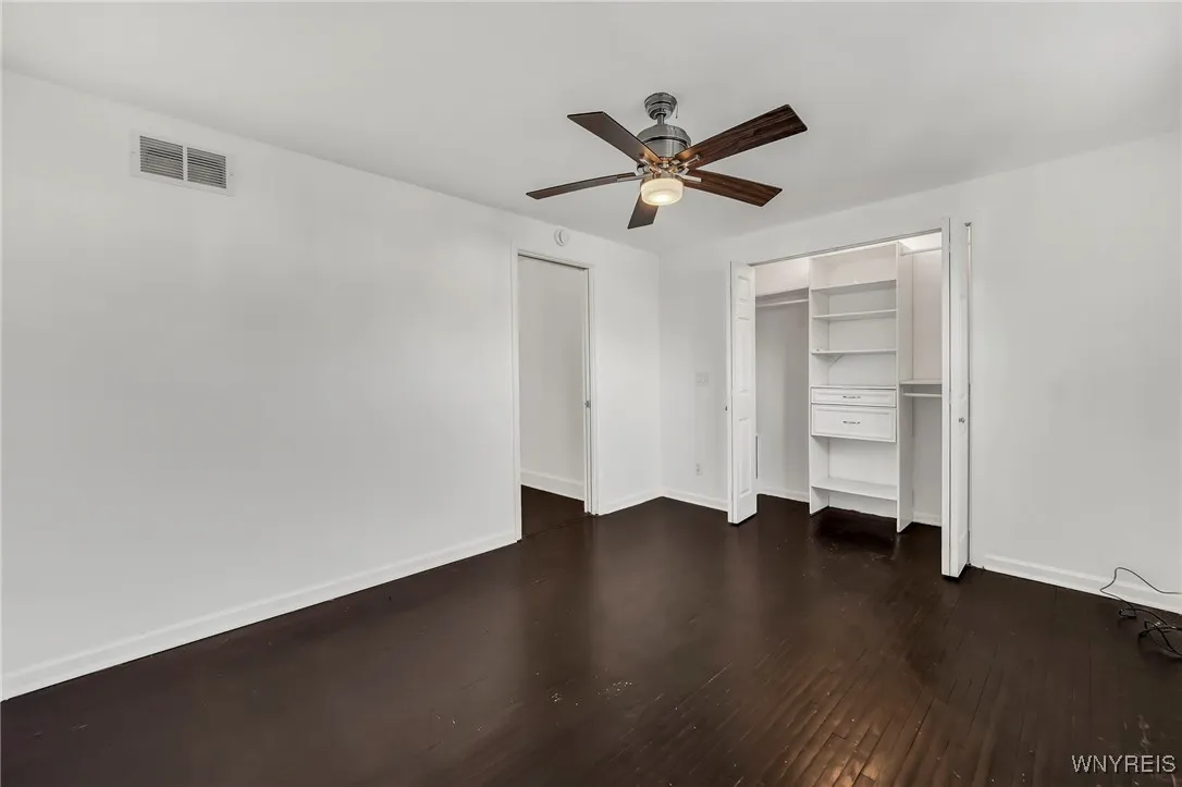 Attached room off of bedroom 1