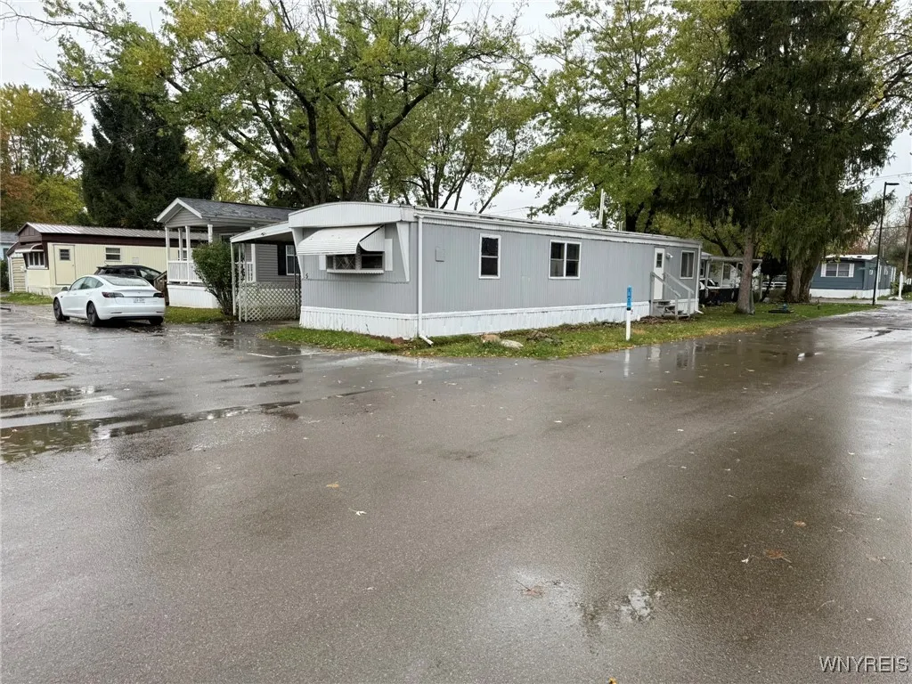 5 Lobue Lane, Cheektowaga, New York 14225, Cheektowaga, New York 14225, 2 Bedrooms Bedrooms, 5 Rooms Rooms,1 BathroomBathrooms,Residential,For Sale,5 Lobue Lane, Cheektowaga, New York 14225,0,B1648346