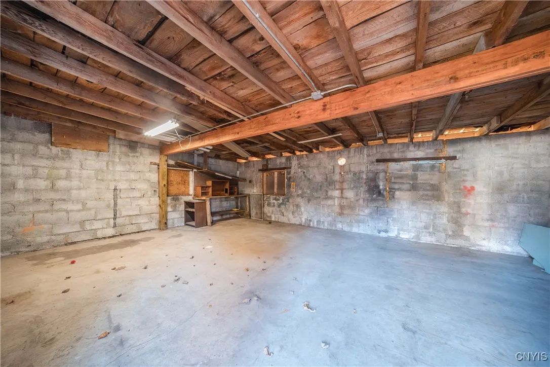 Outbuilding/Garage Interior