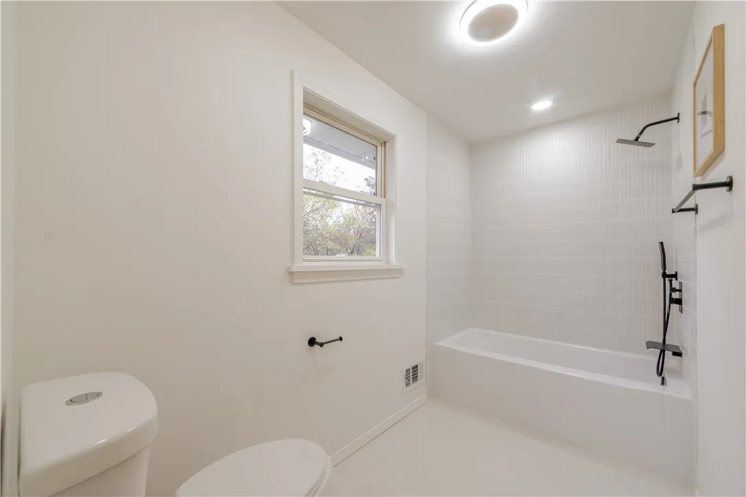 38 Campus Drive, Henrietta, New York 14623, Henrietta, New York 14623, 3 Bedrooms Bedrooms, 8 Rooms Rooms,2 BathroomsBathrooms,Residential,For Sale,38 Campus Drive, Henrietta, New York 14623,0,R1648172