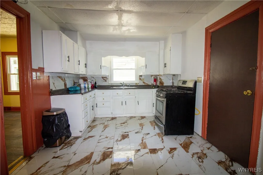 601 West Utica Street N, Buffalo, New York 14213, Buffalo, New York 14213, 7 Bedrooms Bedrooms, ,2 BathroomsBathrooms,Residential,For Sale,601 West Utica Street N, Buffalo, New York 14213,0,B1647806