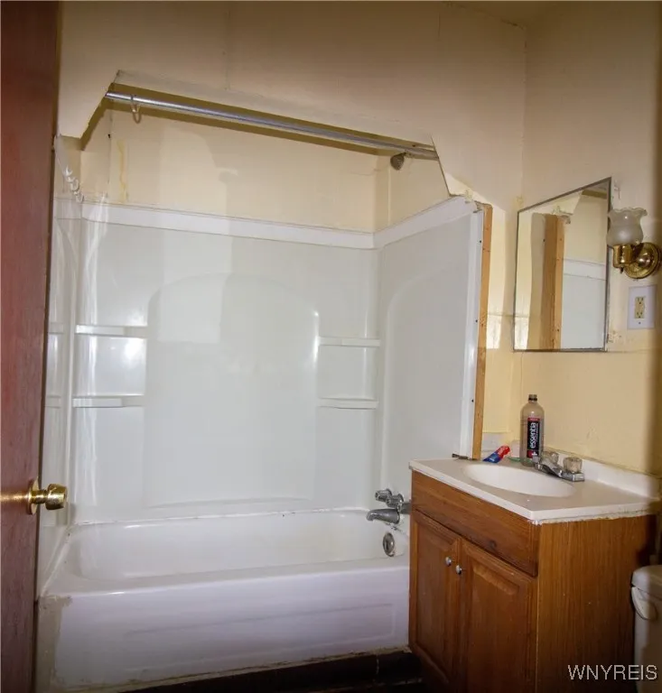 601 West Utica Street N, Buffalo, New York 14213, Buffalo, New York 14213, 7 Bedrooms Bedrooms, ,2 BathroomsBathrooms,Residential,For Sale,601 West Utica Street N, Buffalo, New York 14213,0,B1647806