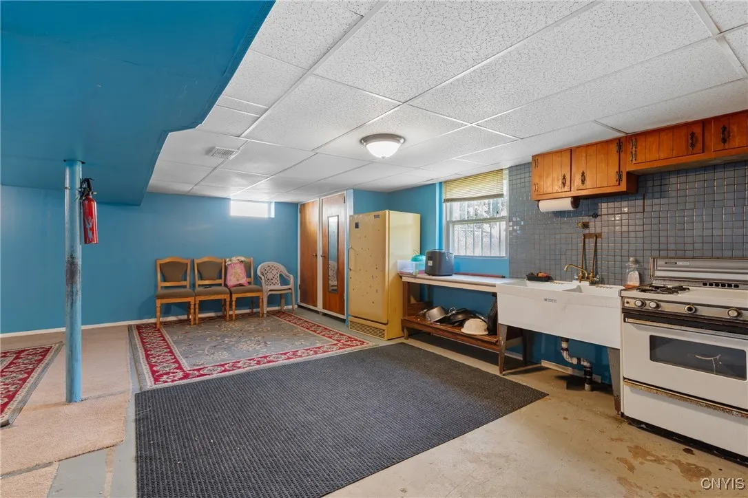 310 Helen Street, Syracuse, New York 13203, Syracuse, New York 13203, 2 Bedrooms Bedrooms, 6 Rooms Rooms,1 BathroomBathrooms,Residential,For Sale,310 Helen Street, Syracuse, New York 13203,0,S1648150