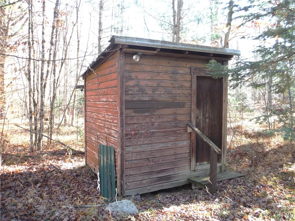 outhouse w/bucket removal