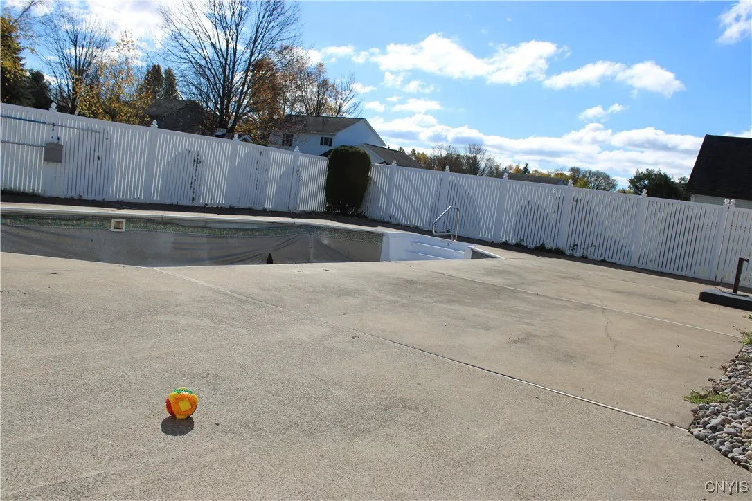 1 Higby Hills Drive, New Hartford, New York 13413, New Hartford, New York 13413, 4 Bedrooms Bedrooms, 9 Rooms Rooms,2 BathroomsBathrooms,Residential,For Sale,1 Higby Hills Drive, New Hartford, New York 13413,0,S1644645