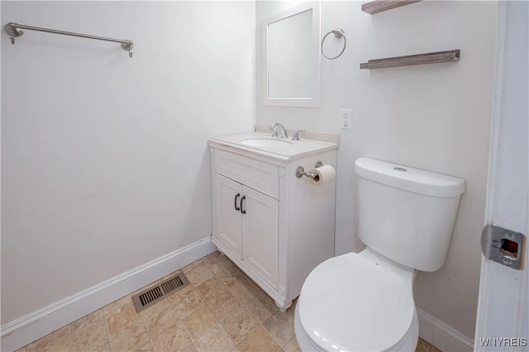 6632 Royal Parkway North, Lockport Town, New York, Lockport Town, New York 14094, 3 Bedrooms Bedrooms, 7 Rooms Rooms,2 BathroomsBathrooms,Residential,For Sale,6632 Royal Parkway North, Lockport Town, New York ,0,B1647707