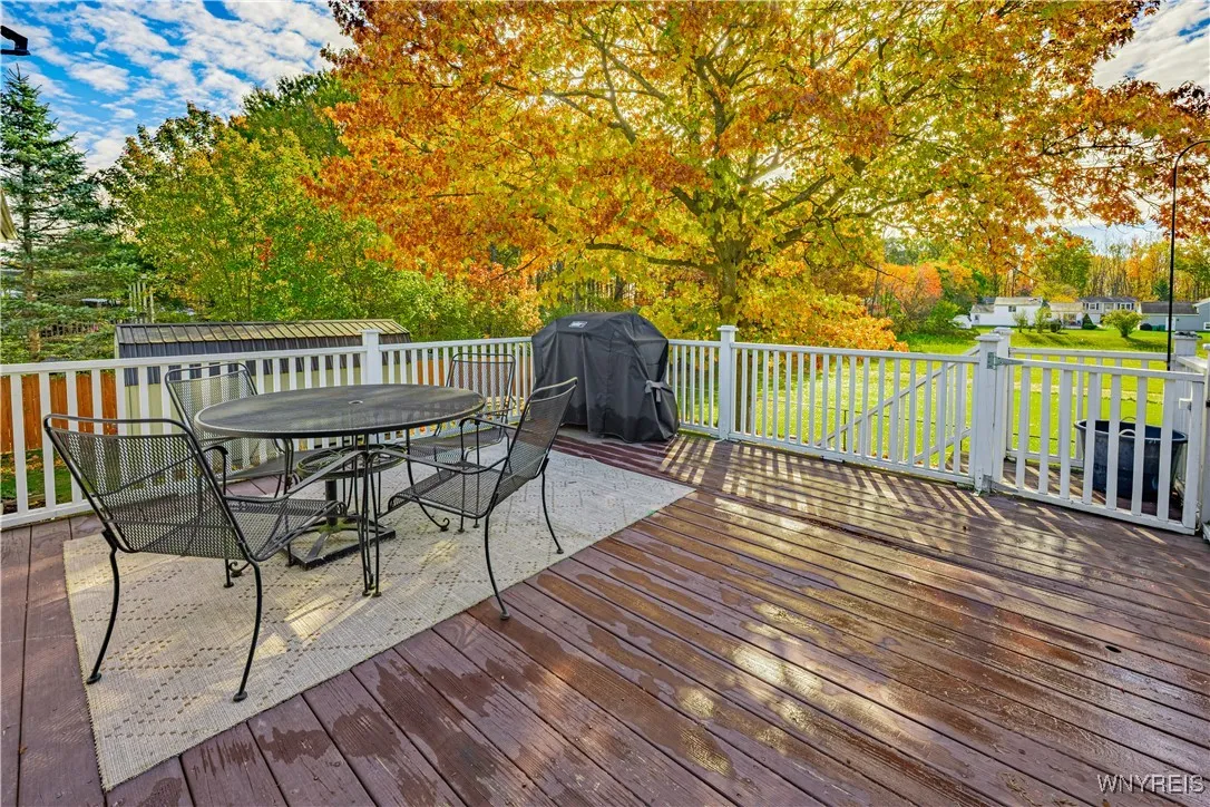 6632 Royal Parkway North, Lockport Town, New York, Lockport Town, New York 14094, 3 Bedrooms Bedrooms, 7 Rooms Rooms,2 BathroomsBathrooms,Residential,For Sale,6632 Royal Parkway North, Lockport Town, New York ,0,B1647707