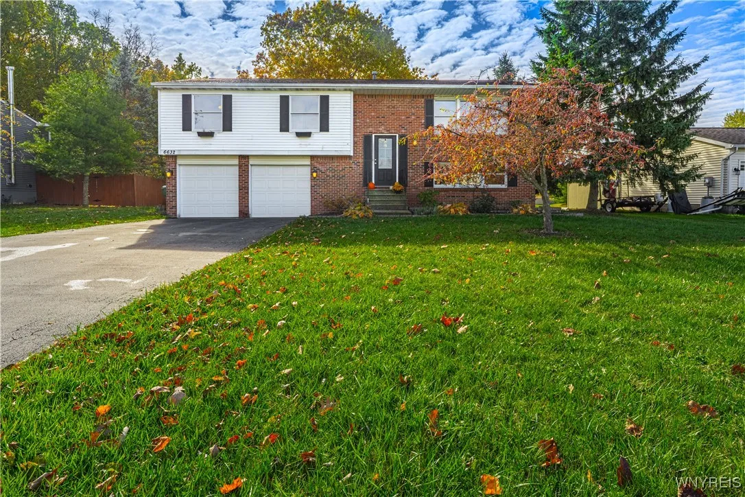 6632 Royal Parkway North, Lockport Town, New York, Lockport Town, New York 14094, 3 Bedrooms Bedrooms, 7 Rooms Rooms,2 BathroomsBathrooms,Residential,For Sale,6632 Royal Parkway North, Lockport Town, New York ,0,B1647707