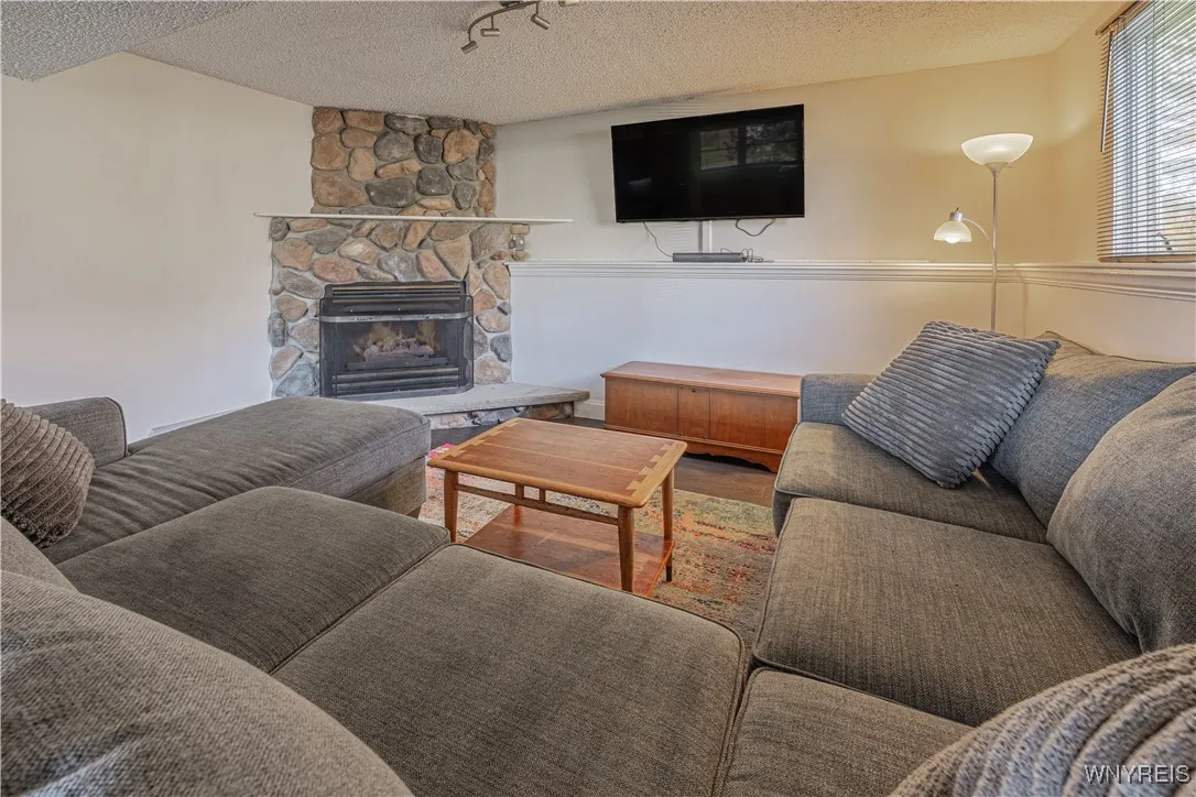 6632 Royal Parkway North, Lockport Town, New York, Lockport Town, New York 14094, 3 Bedrooms Bedrooms, 7 Rooms Rooms,2 BathroomsBathrooms,Residential,For Sale,6632 Royal Parkway North, Lockport Town, New York ,0,B1647707