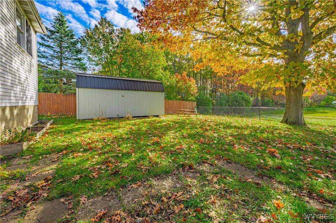 6632 Royal Parkway North, Lockport Town, New York, Lockport Town, New York 14094, 3 Bedrooms Bedrooms, 7 Rooms Rooms,2 BathroomsBathrooms,Residential,For Sale,6632 Royal Parkway North, Lockport Town, New York ,0,B1647707