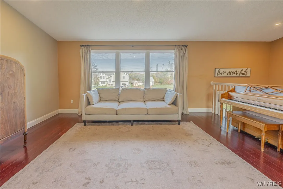 6632 Royal Parkway North, Lockport Town, New York, Lockport Town, New York 14094, 3 Bedrooms Bedrooms, 7 Rooms Rooms,2 BathroomsBathrooms,Residential,For Sale,6632 Royal Parkway North, Lockport Town, New York ,0,B1647707