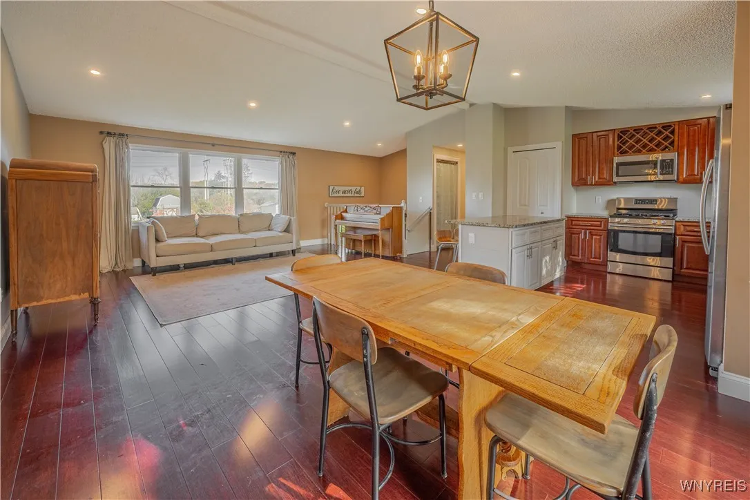 6632 Royal Parkway North, Lockport Town, New York, Lockport Town, New York 14094, 3 Bedrooms Bedrooms, 7 Rooms Rooms,2 BathroomsBathrooms,Residential,For Sale,6632 Royal Parkway North, Lockport Town, New York ,0,B1647707