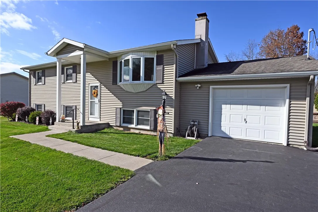 236 Overlook Drive, Horseheads, New York 14845, Horseheads, New York 14845, 3 Bedrooms Bedrooms, 8 Rooms Rooms,2 BathroomsBathrooms,Residential,For Sale,236 Overlook Drive, Horseheads, New York 14845,0,R1648124