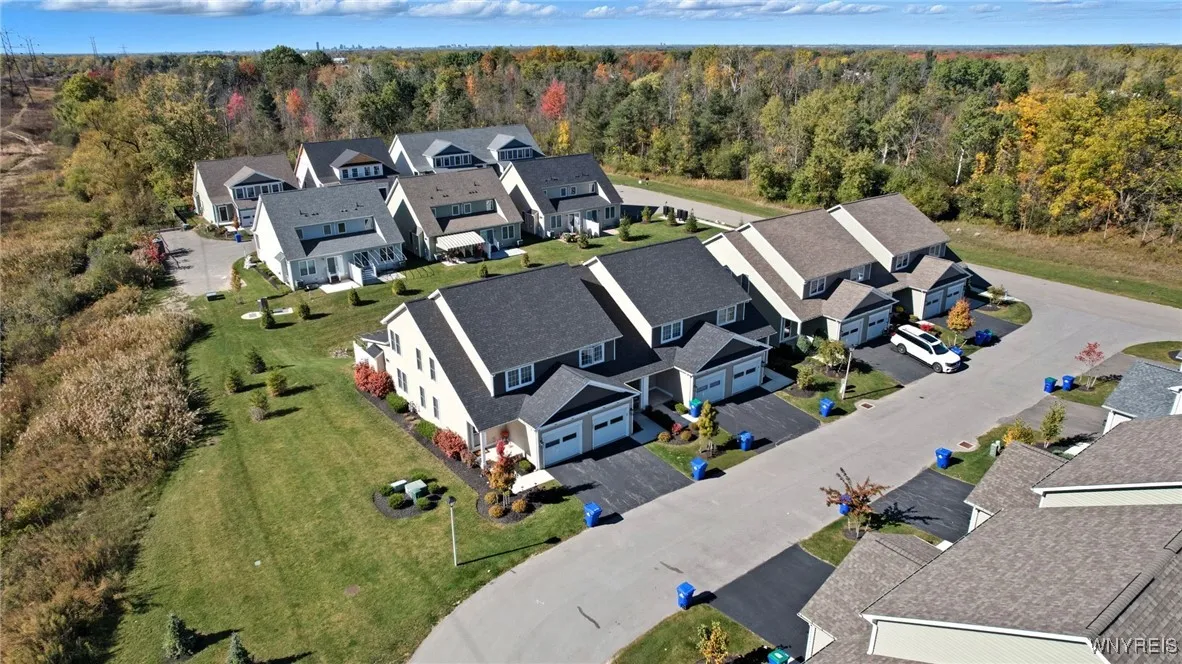 602 Carriage Lane, West Seneca, New York 14224, West Seneca, New York 14224, 2 Bedrooms Bedrooms, 9 Rooms Rooms,2 BathroomsBathrooms,Residential,For Sale,602 Carriage Lane, West Seneca, New York 14224,0,B1648352