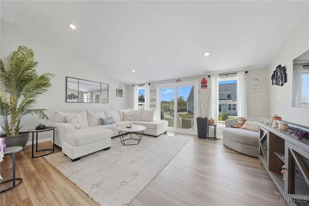 602 Carriage Lane, West Seneca, New York 14224, West Seneca, New York 14224, 2 Bedrooms Bedrooms, 9 Rooms Rooms,2 BathroomsBathrooms,Residential,For Sale,602 Carriage Lane, West Seneca, New York 14224,0,B1648352