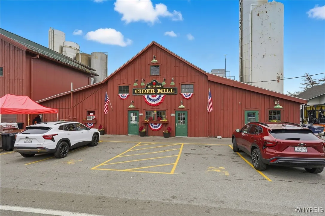 602 Carriage Lane, West Seneca, New York 14224, West Seneca, New York 14224, 2 Bedrooms Bedrooms, 9 Rooms Rooms,2 BathroomsBathrooms,Residential,For Sale,602 Carriage Lane, West Seneca, New York 14224,0,B1648352